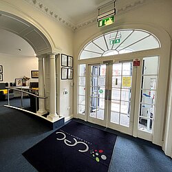 Eingangsbereich Cork English College